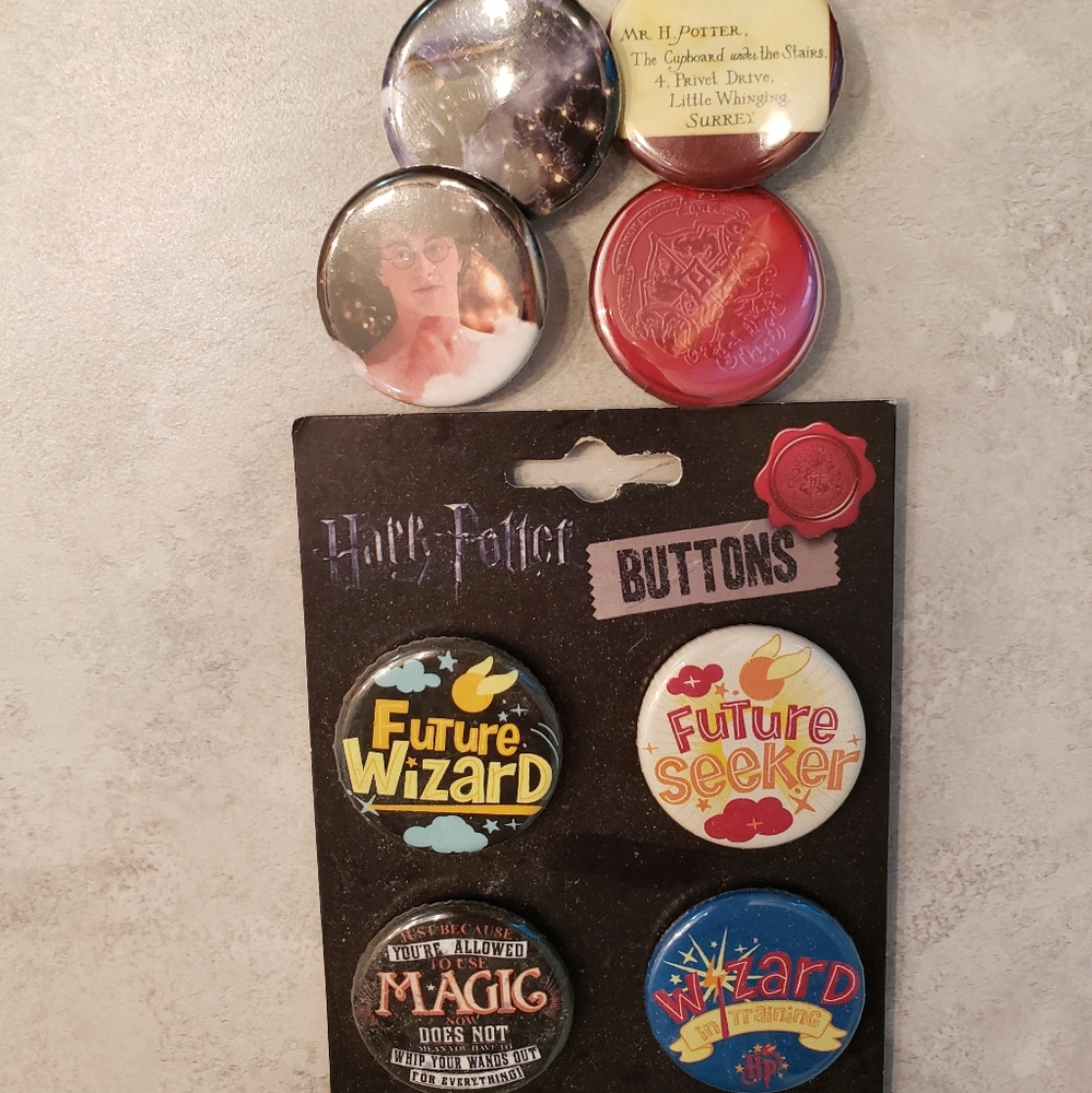 Harry Potter buttons. 8 in all. Brand new. Can be worn on almost anything.